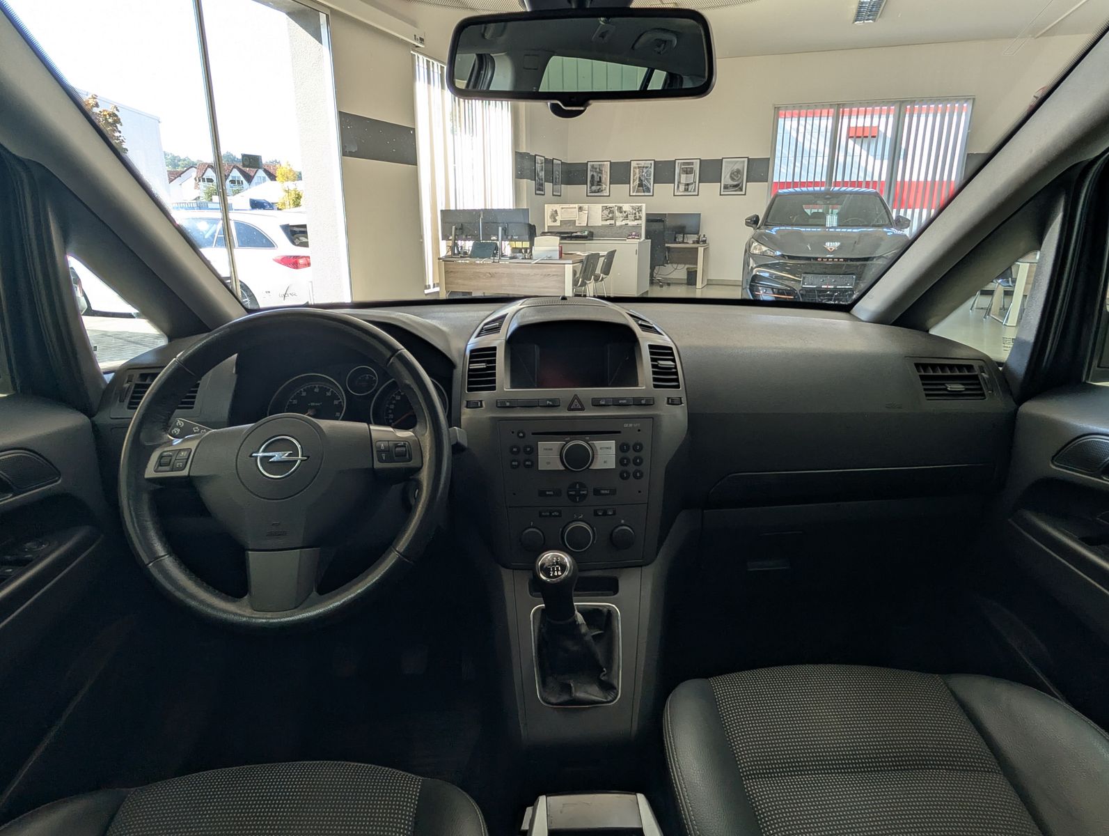 Fahrzeugabbildung Opel Zafira 2.2 Cosmo PANO 7S EURO4 GRÜN PLAK