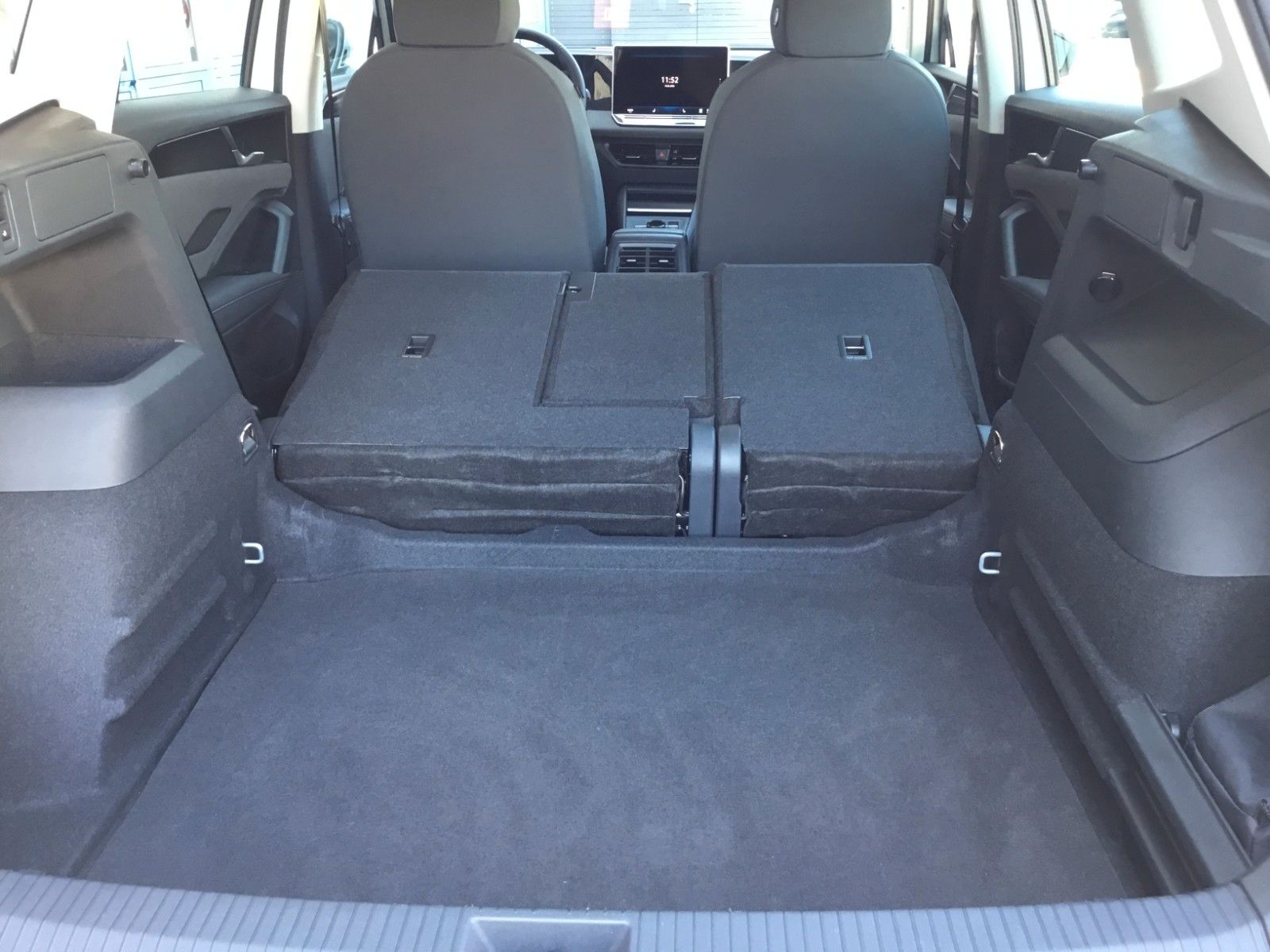 Fahrzeugabbildung Volkswagen Tiguan 1.5 eTSI DSG+AHK+LED+Kamera+Sitzheizung