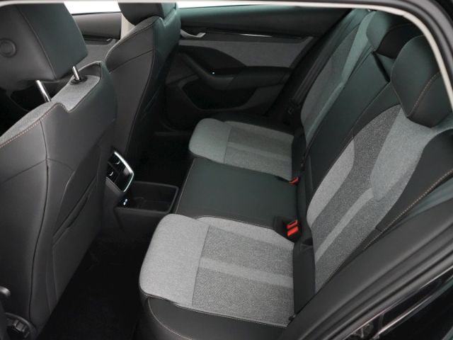Octavia COMBI SELECTION TDI DSG+AHK+NAVI+RÜCKFAH