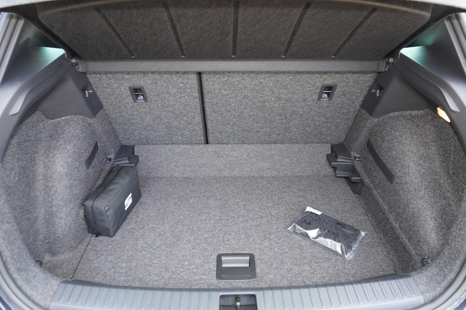 Fahrzeugabbildung SEAT Arona 1.0 TSI FR OPF (EURO 6d) FR,Voll-LED,Navi,