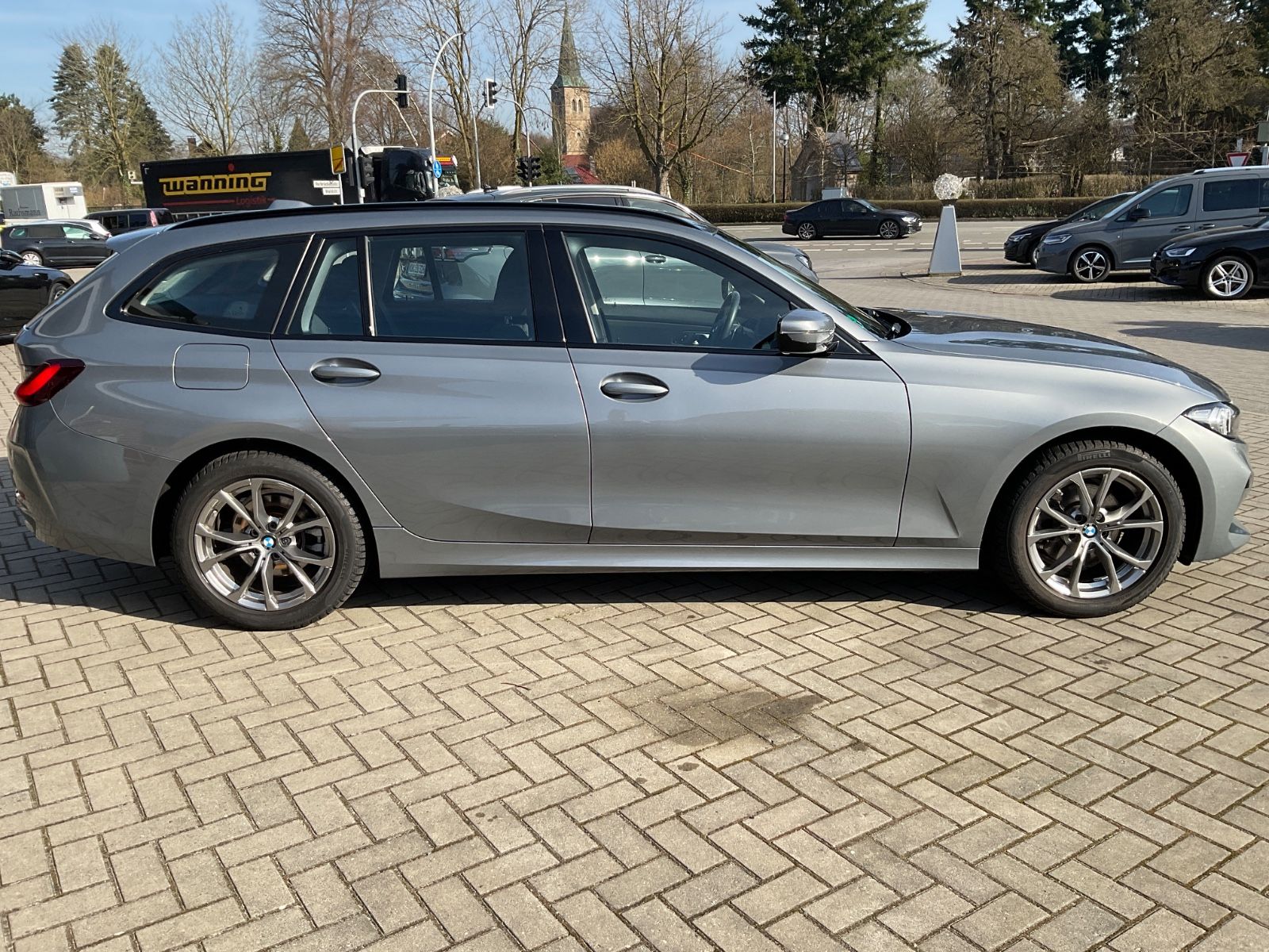 Fahrzeugabbildung BMW 320d xDrive,Touring,Carplay,Sitzheizung,Isofix,