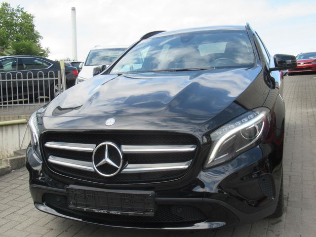 Mercedes-Benz Klasse GLA 180- Navi-XEN-Kamera-SHZ-PDC-AHK-18"A