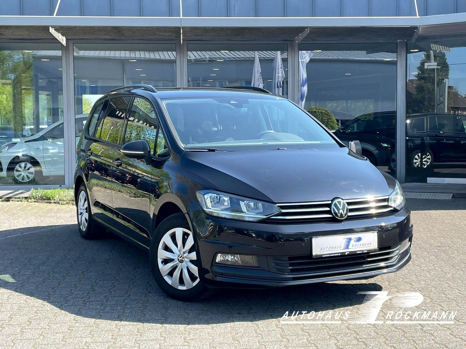 Volkswagen Touran Comfortline 7Sitzer AHK CarPlay ACC PDC