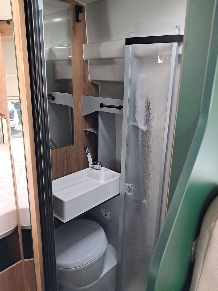 Fahrzeugabbildung Karmann Dexter 4x4 DE 560 AW Allrad 4x4, Rückfahrkamera