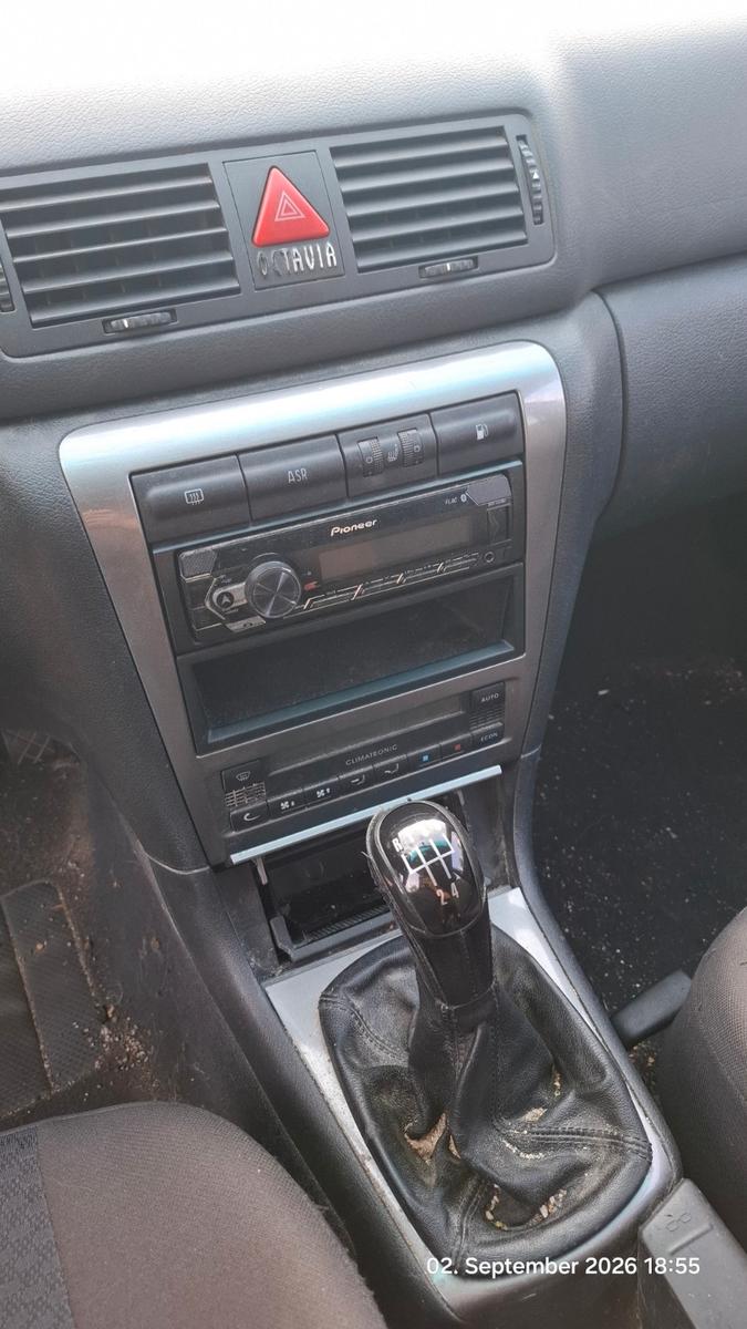 Skoda Octavia 2004 — photo 10