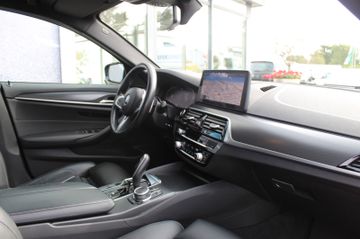 Fahrzeugabbildung BMW 520 d Lim. M Sport HeadUp+Komfortsitze+GSD