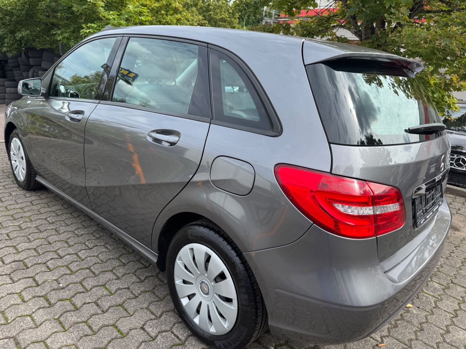 Fahrzeugabbildung Mercedes-Benz B 200 Navi+PDC+LED