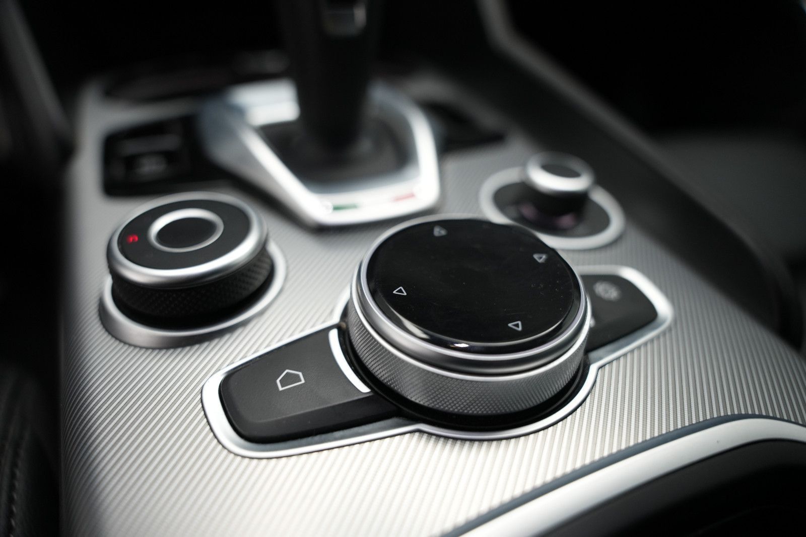 Fahrzeugabbildung Alfa Romeo Giulia Veloce *Harman&Kardon*Memory*Kamera*Navi