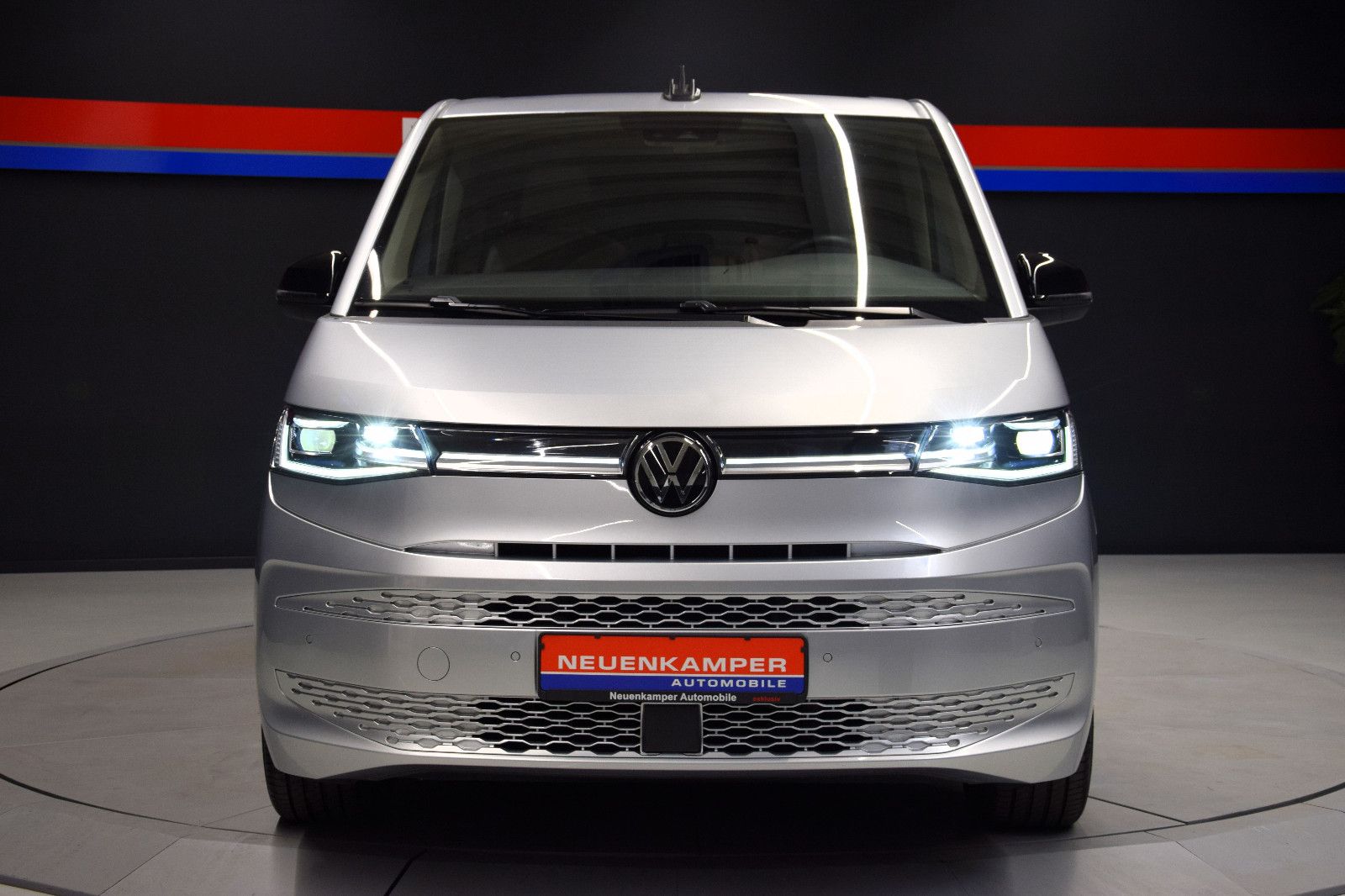 Fahrzeugabbildung Volkswagen T7 Multivan Style lang Pano AHK ACC Sthz NP 75T€