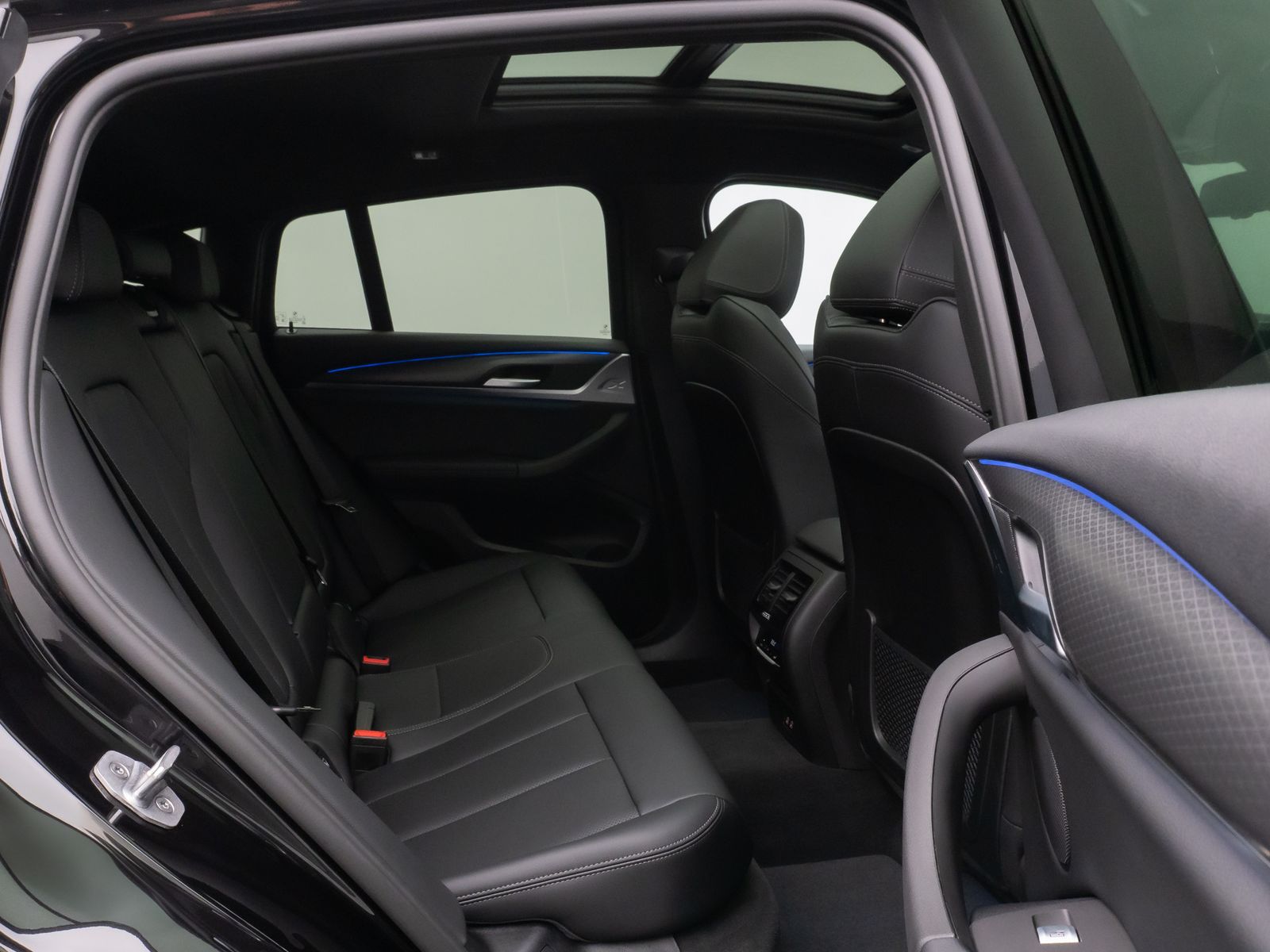Fahrzeugabbildung BMW X4 xD20i M Sport Panorama Kamera Laser HUD HiFi