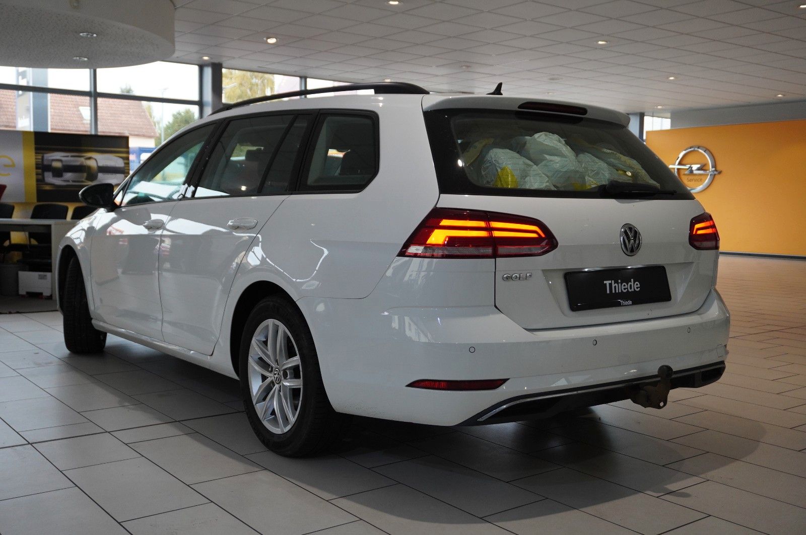 Fahrzeugabbildung Volkswagen Golf VII Variant 1.6 TDI NAVI/LED/SH/ACC/PDC/AHK