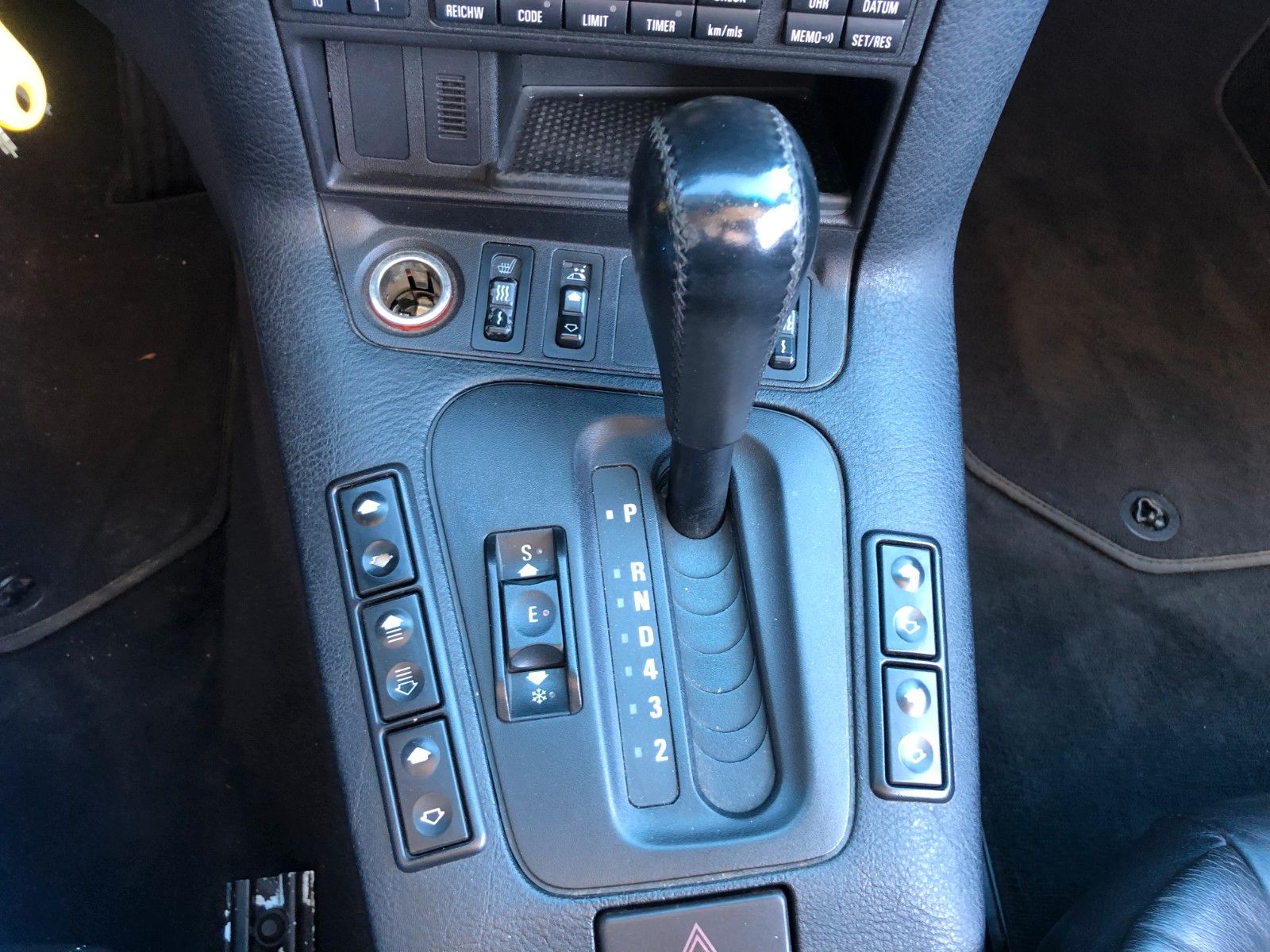Fahrzeugabbildung BMW 328i Cabrio Automatik Leder Tüv 3/28