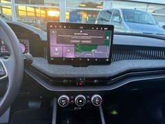 SKODA Combi 2.0 TSI 265PS AHK PANO Matrix Head up