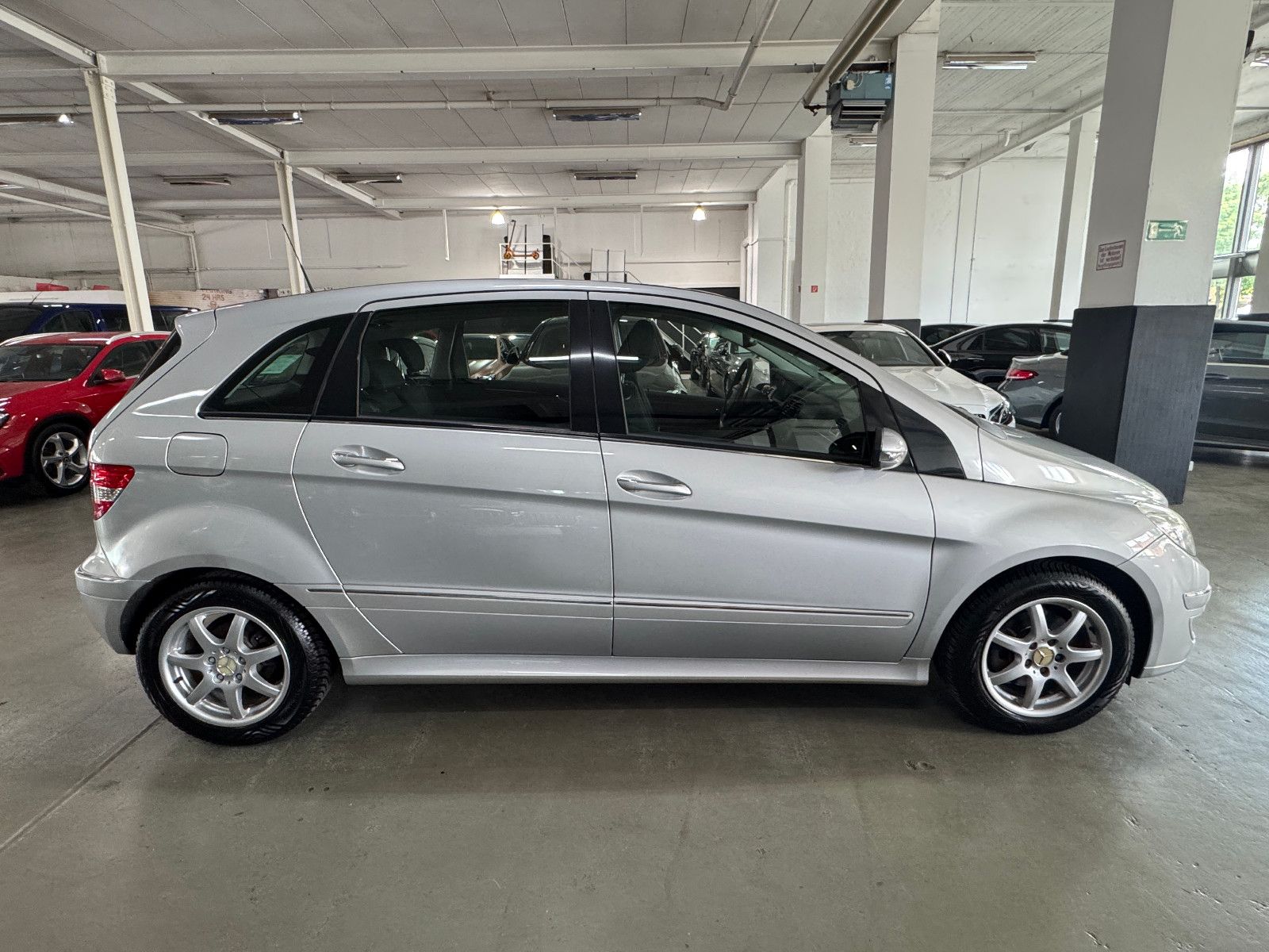 Fahrzeugabbildung Mercedes-Benz B 180 CDI AUTOMATIK TEMPOMAT KLIMA PANORAMA