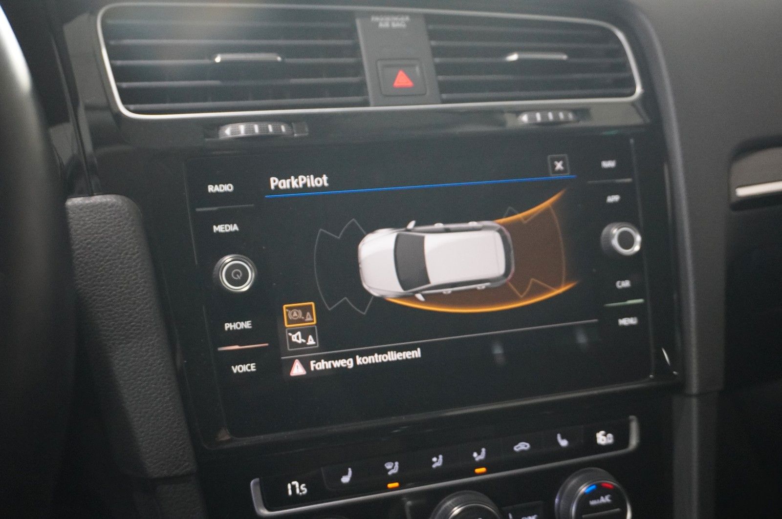 Fahrzeugabbildung Volkswagen Golf VII Lim. 1.5 TSI HIGHLINE DSG NAVI/LED/ACC