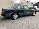 Mercedes-Benz Mercedes Benz W201 2,6l 190er - Mercedes-Benz 190 mit Benzin-Antrieb: Limousine, 2.6