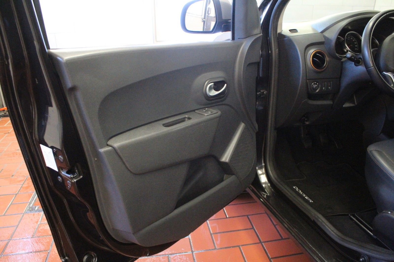 Fahrzeugabbildung Dacia Dokker TCe 115 Stepway *Navi*Klima*AHK