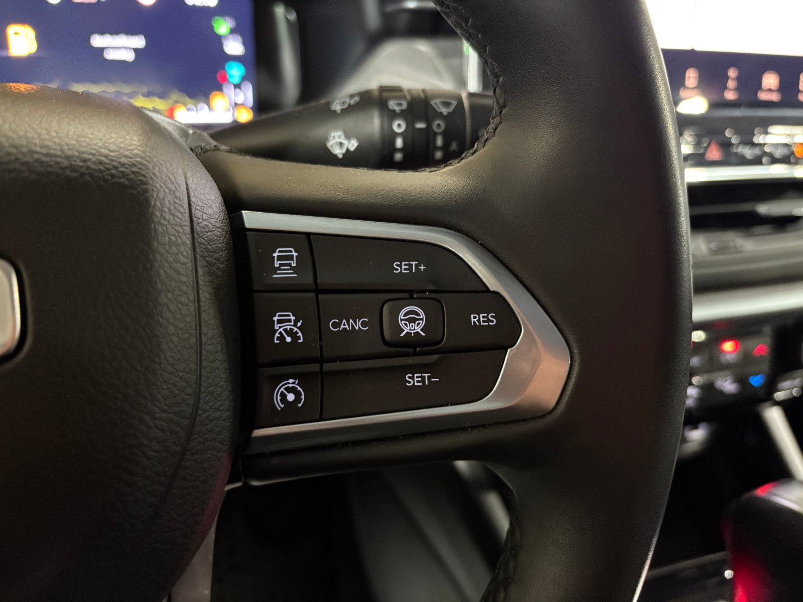 Fahrzeugabbildung Jeep Compass S Plug-In Hybrid 4WD/PANO/360°/ACC/APPLE