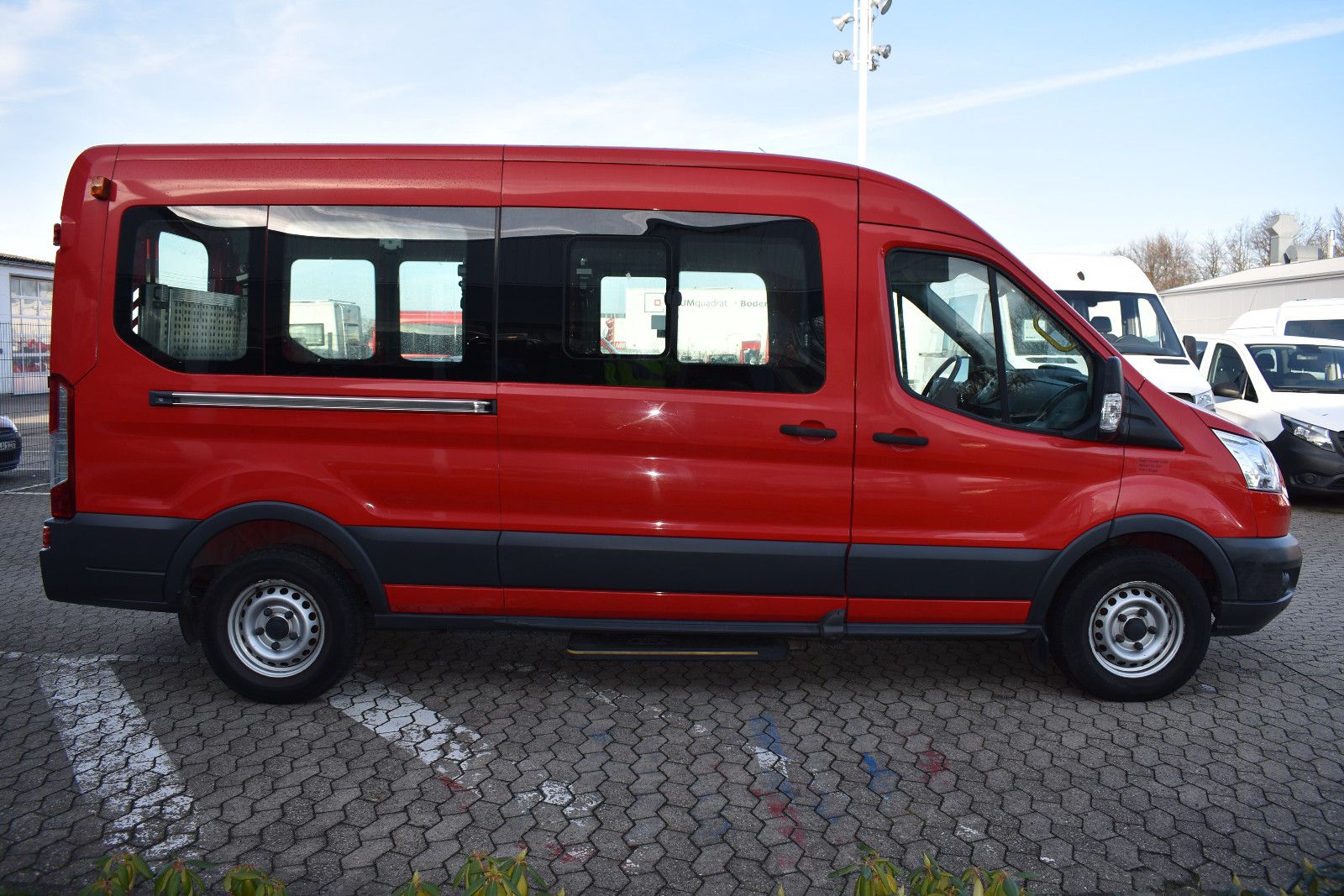 Fahrzeugabbildung Ford Transit Kombi 350 L3 Behindertengerecht *2238