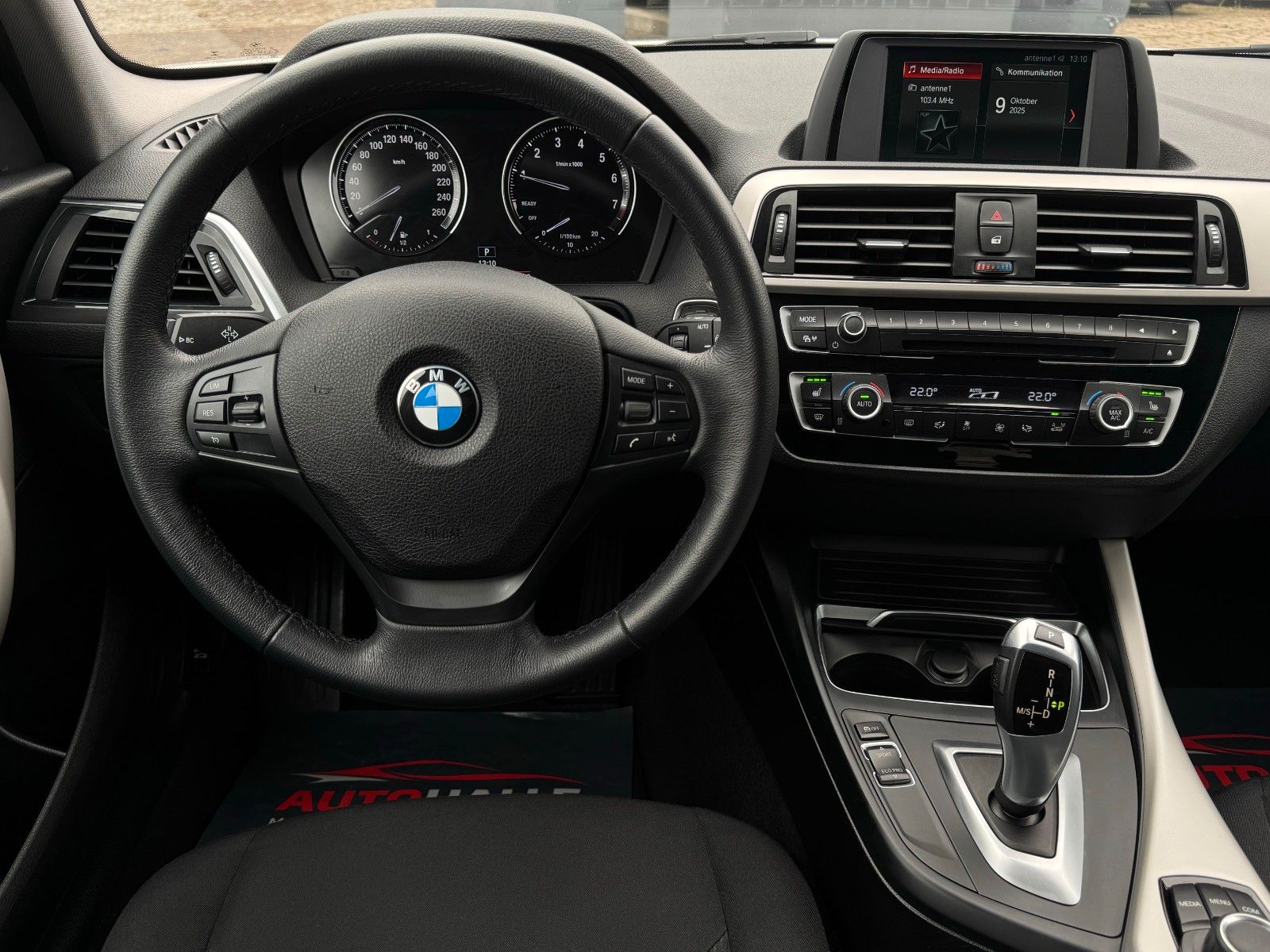 Fahrzeugabbildung BMW 118i Advantage Tempomat BLT PDC LED SHZ AHK