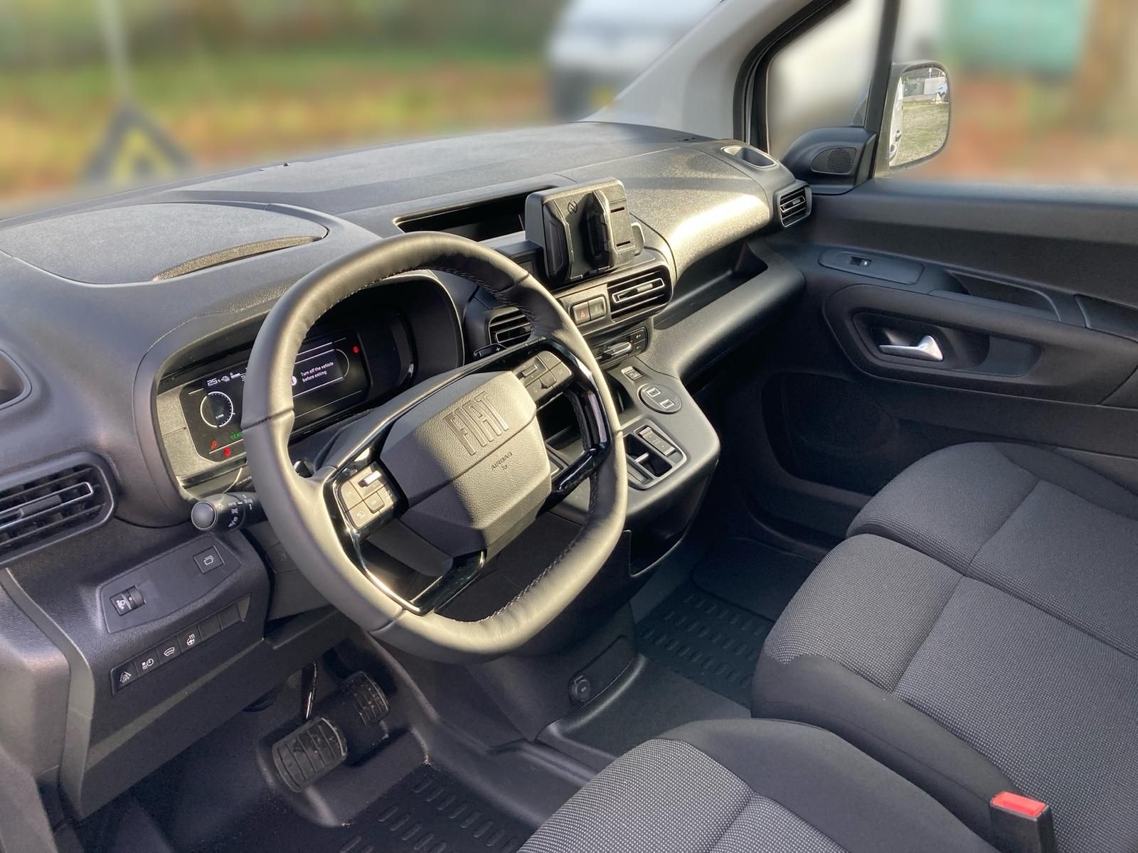 Fahrzeugabbildung Fiat e-Doblo L2 50 kwh 100 KW Kastenwagen