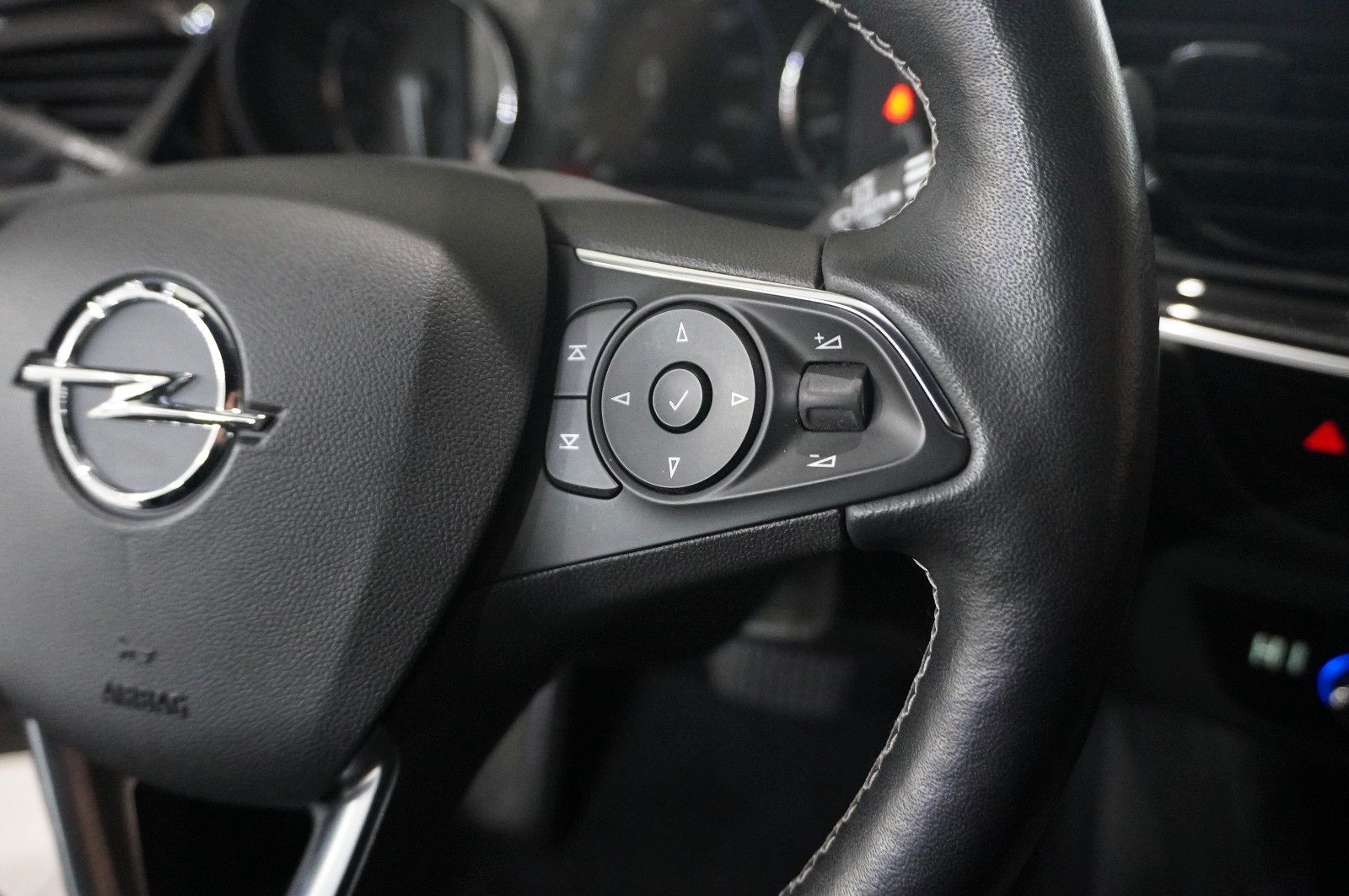 Fahrzeugabbildung Opel Insignia B ST 2.0D BUSINESS NAVI/LED/KAMERA/HUD