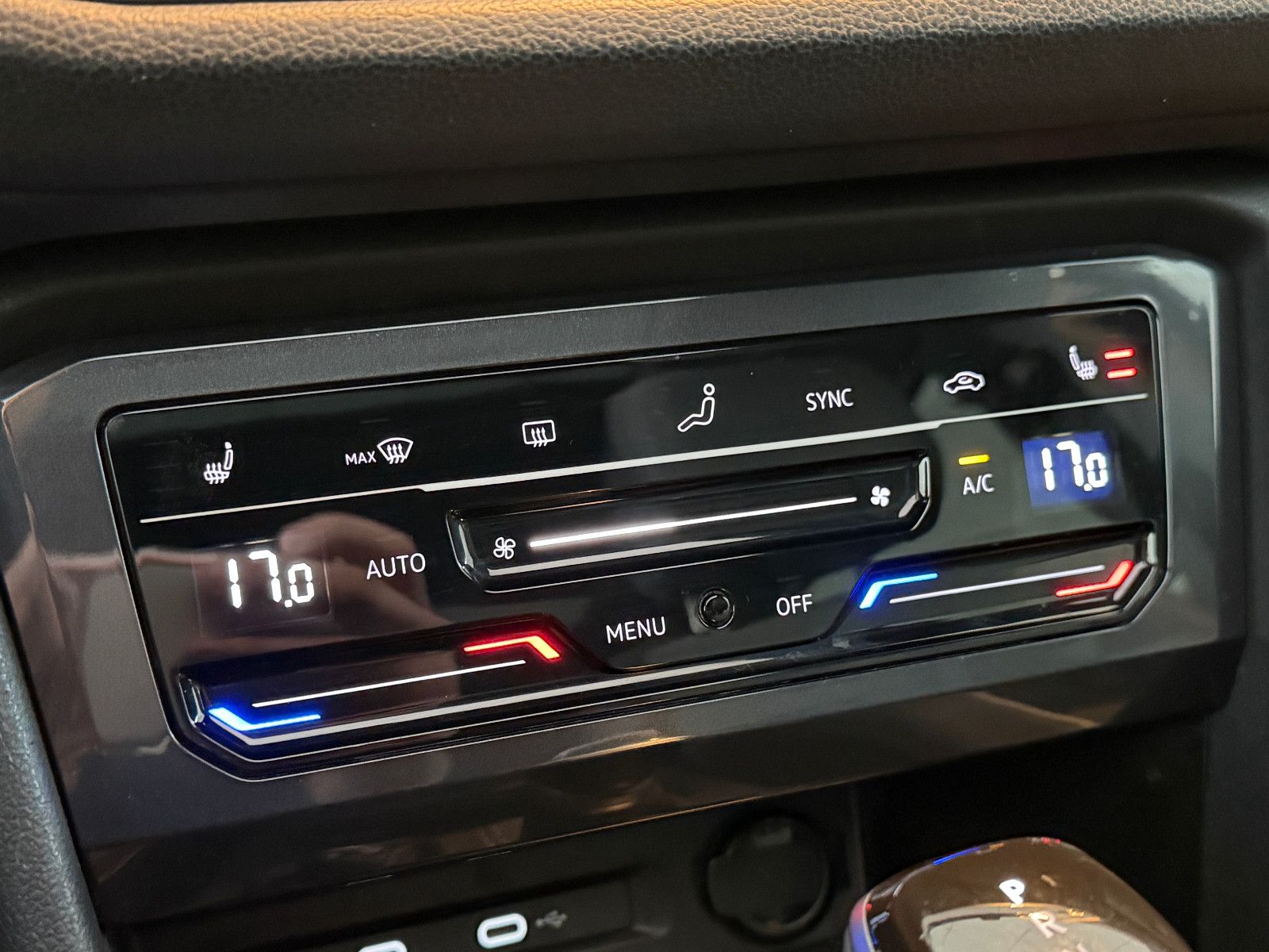Fahrzeugabbildung Volkswagen Tiguan Allspace R-Line /PANO/HUD/HARMAN-KARDON/