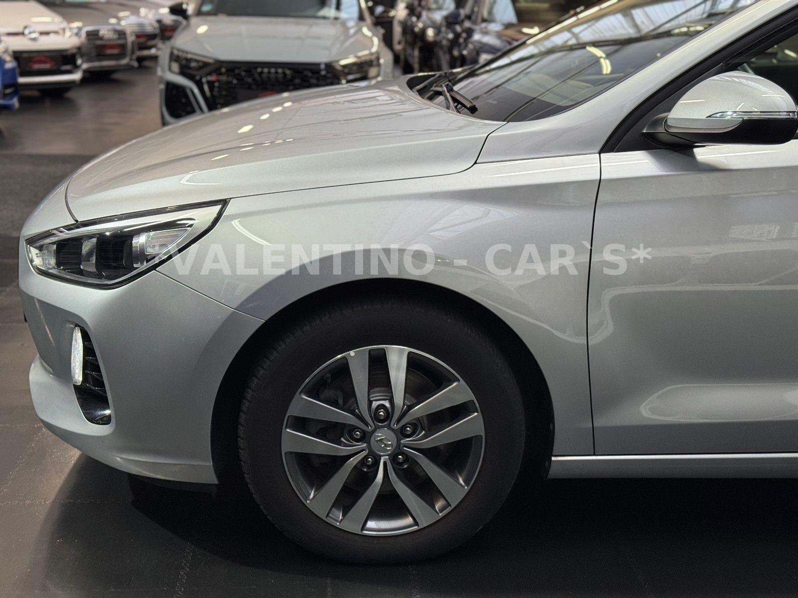 Hyundai i30 cw Family + Nav/Kamera/Temp/Shz/Lhz/Pano/Led
