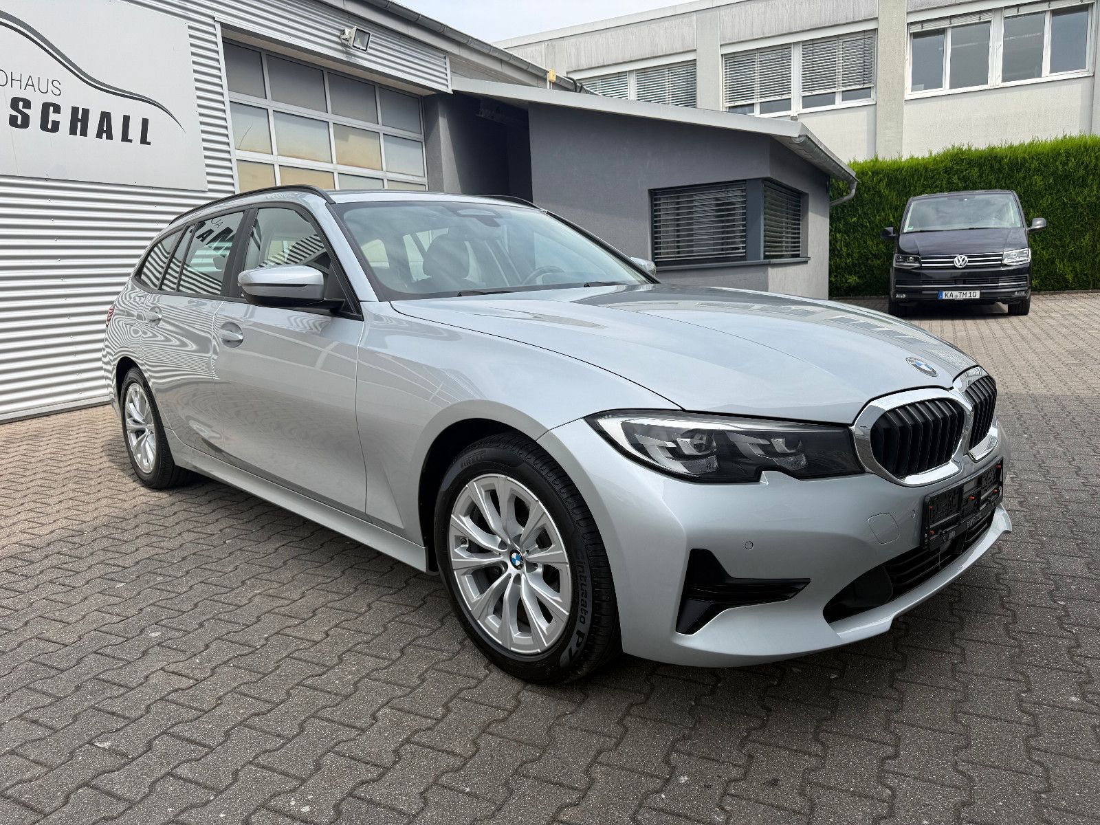 BMW 318dA Touring Advantage Driving Assistant Prof. imagem 3