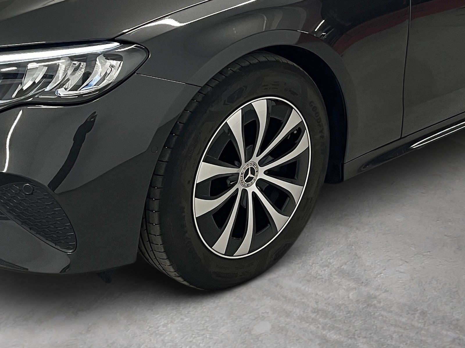 Fahrzeugabbildung Mercedes-Benz E 220 T d Avantgarde*LED*Kamera*Totwinkel*Distro
