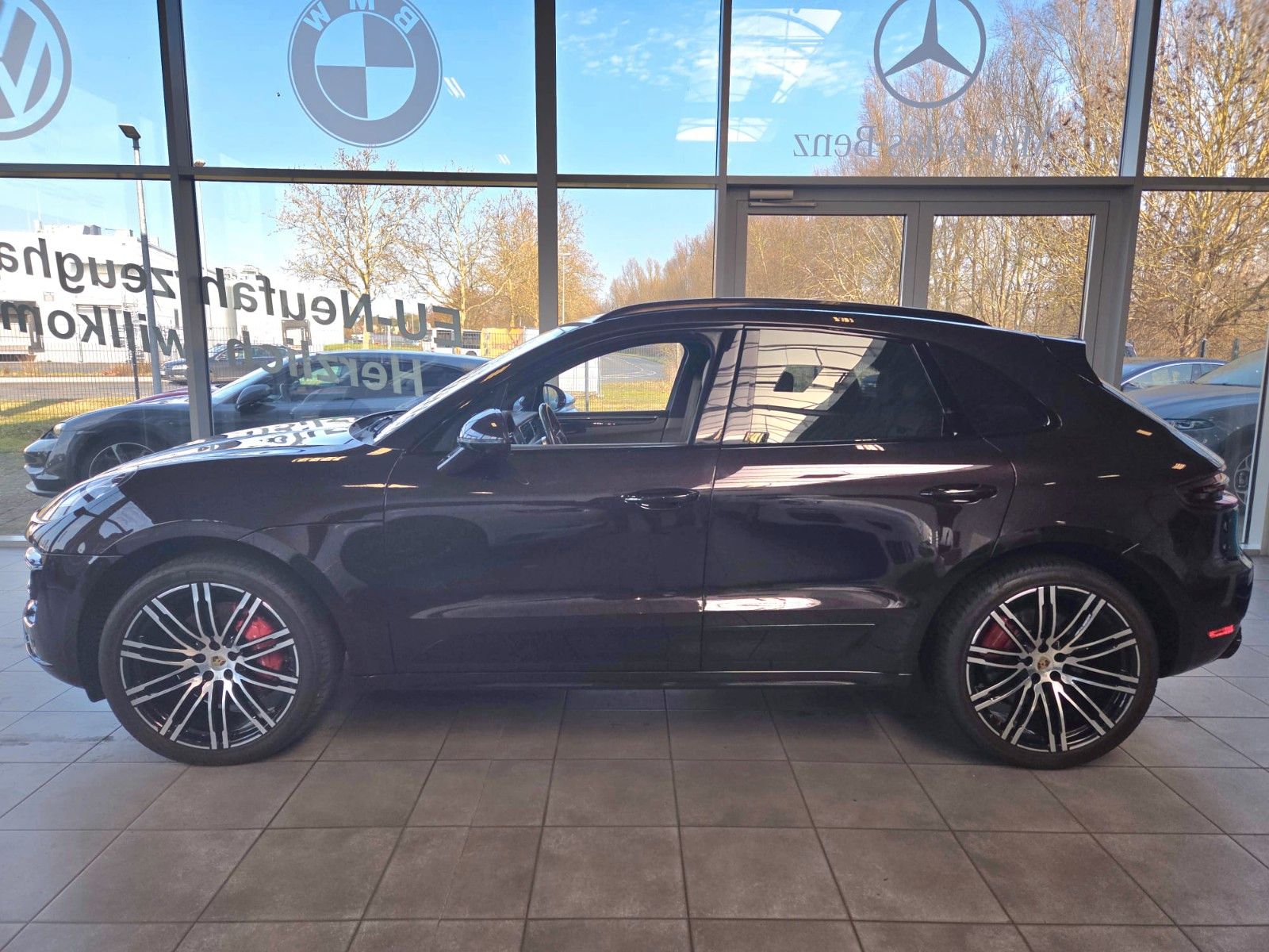 Fahrzeugabbildung Porsche Macan Turbo Scheckheft Porsche Leder exklusive