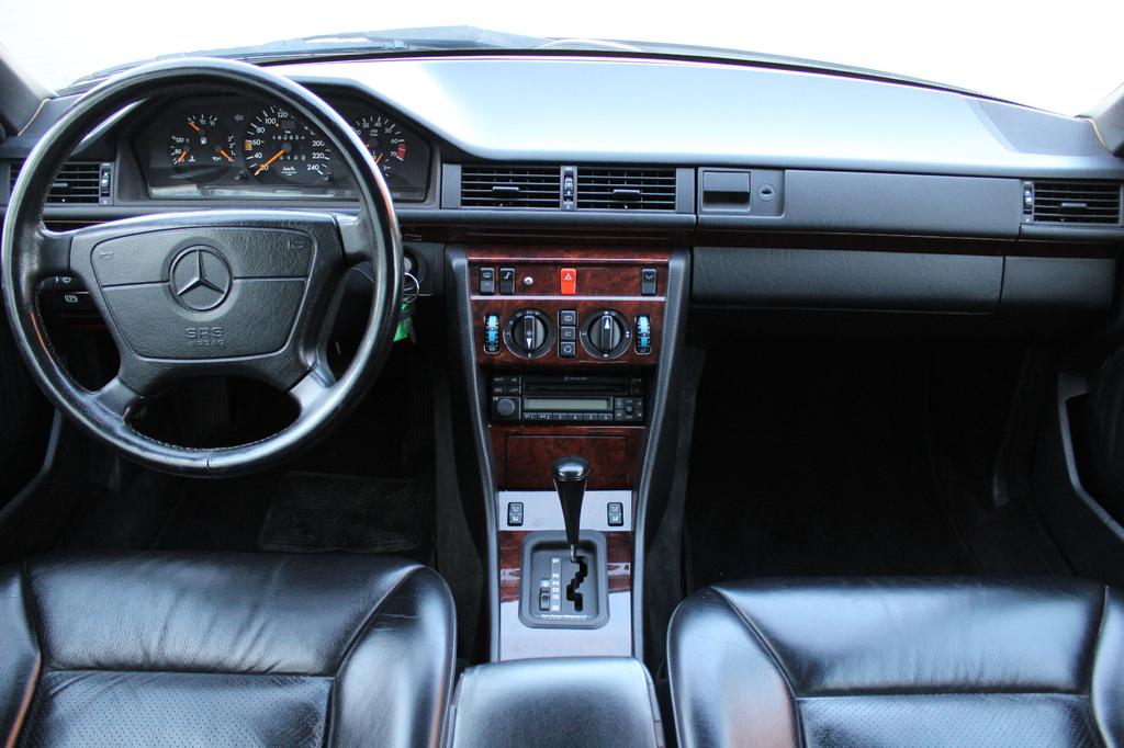 Mercedes-Benz CE 300