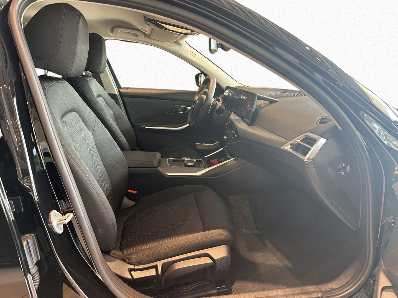 BMW 318i Touring Aut. LivePlus,CarPlay,ParkAss,Kam foto 11