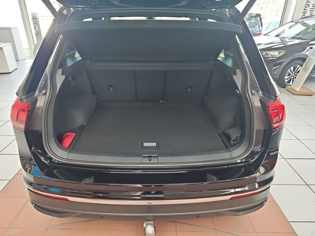 Fahrzeugabbildung Volkswagen Tiguan 1.5 TSI 6-Gang MOVE AHK NAVI MATRIX 360°
