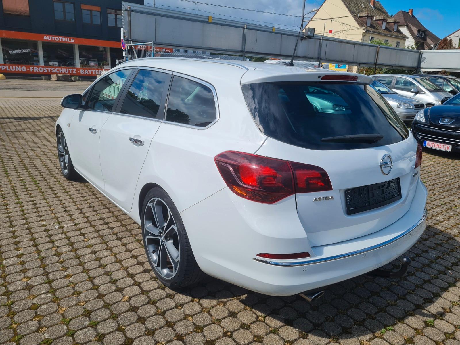 Opel Astra 2012 — photo 5