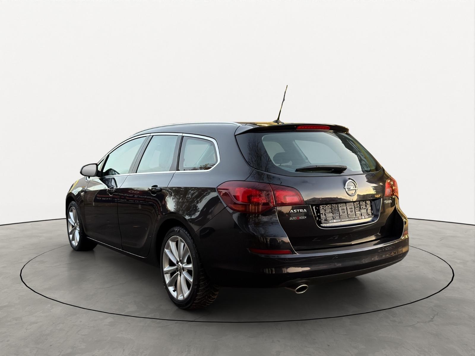 Opel Astra 2011 — interior