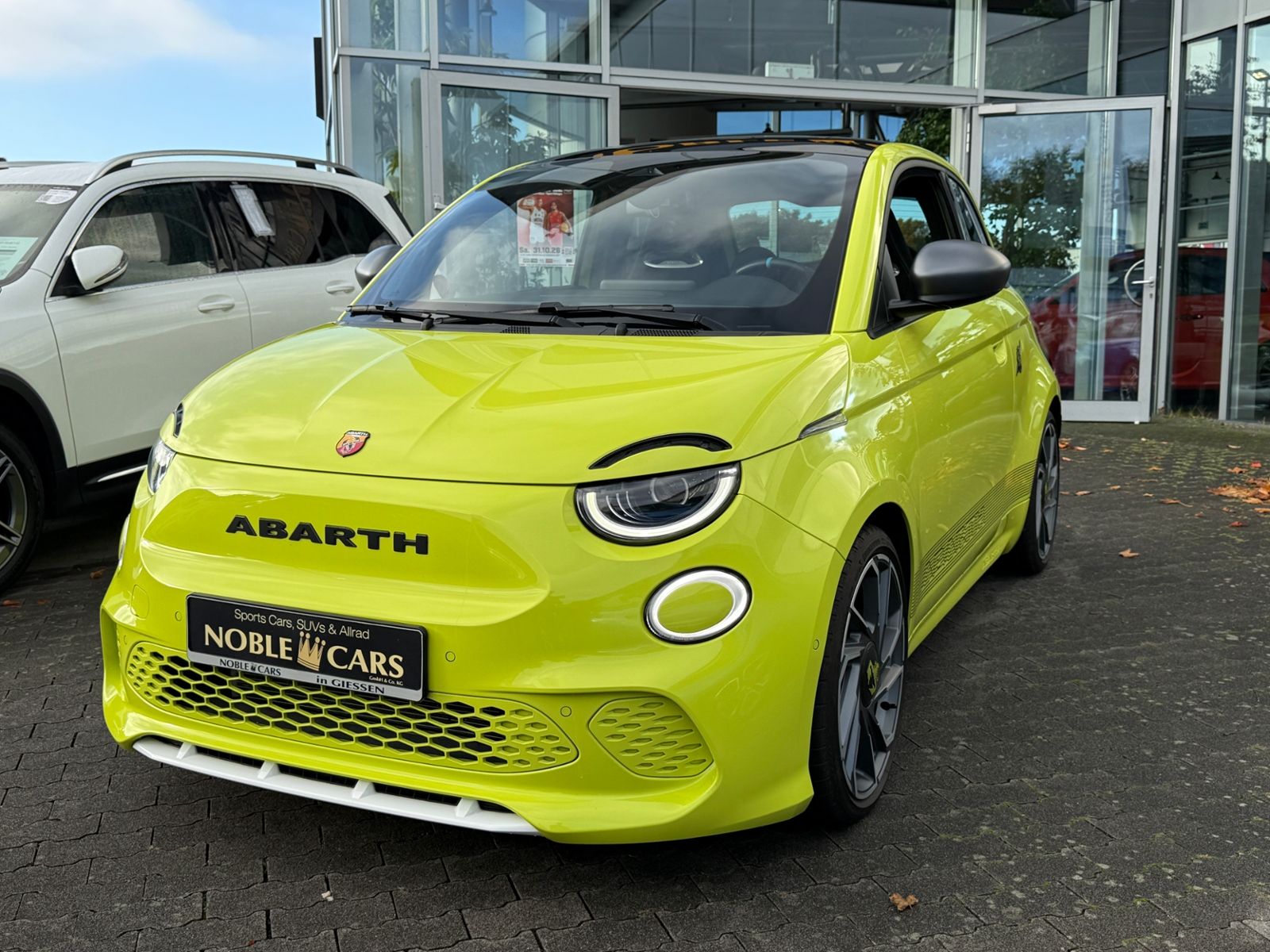 Fahrzeugabbildung Abarth 500e 42kWh Scorpionissima PANO KAM LED