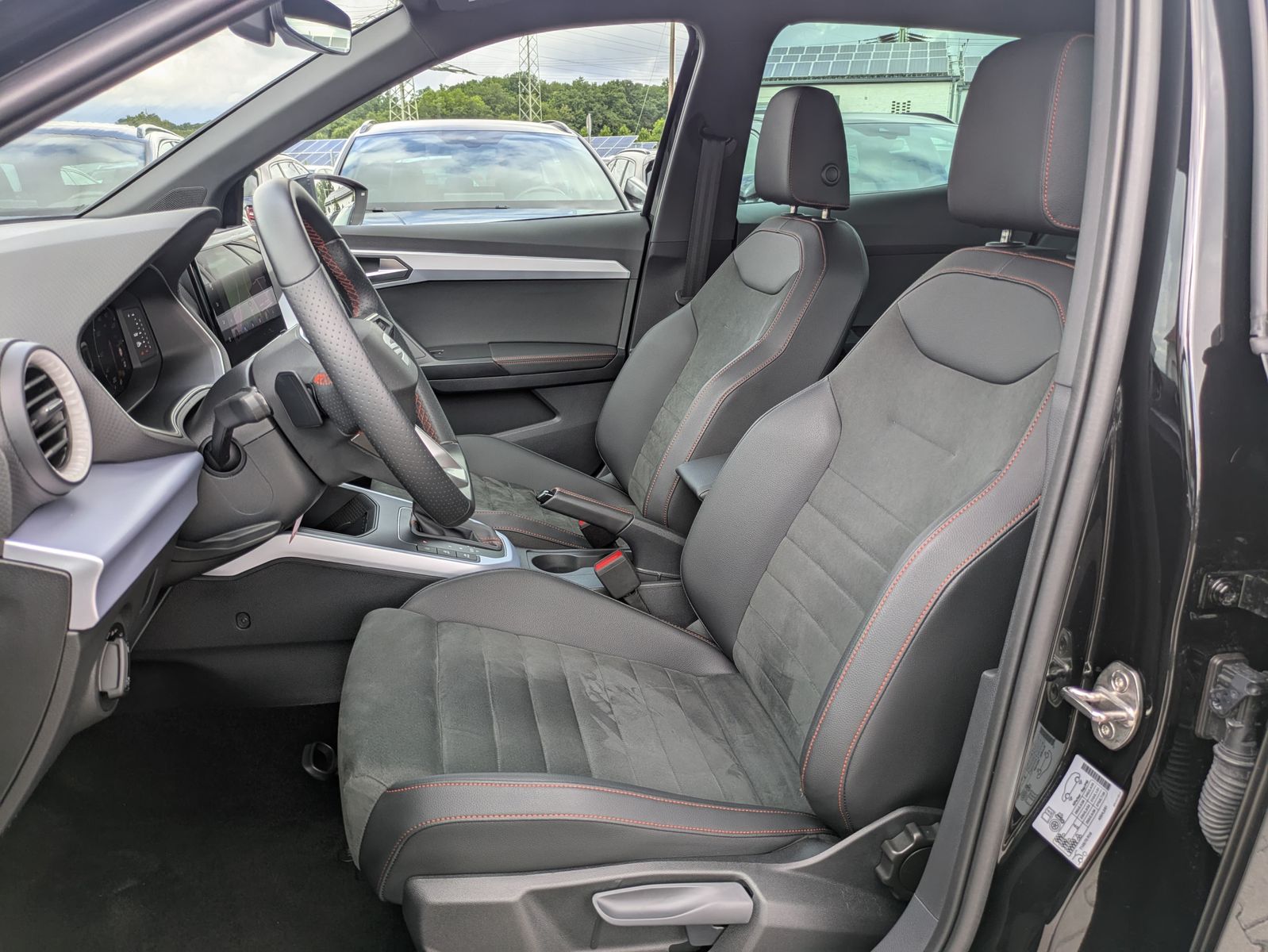 Fahrzeugabbildung SEAT Arona 1.0 TSI FR DSG AHK*ACC*LED*APP*DAB*KAMERA