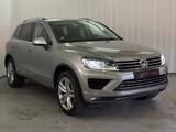Volkswagen Touareg 3.0 V6 TDI AHK LM20 RNS850 - silberne Volkswagen Touareg