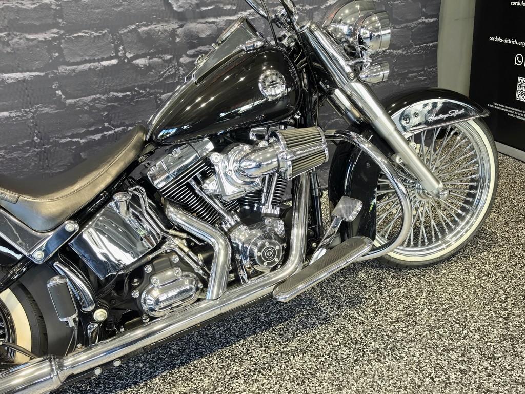 Harley-Davidson Softail Deluxe 