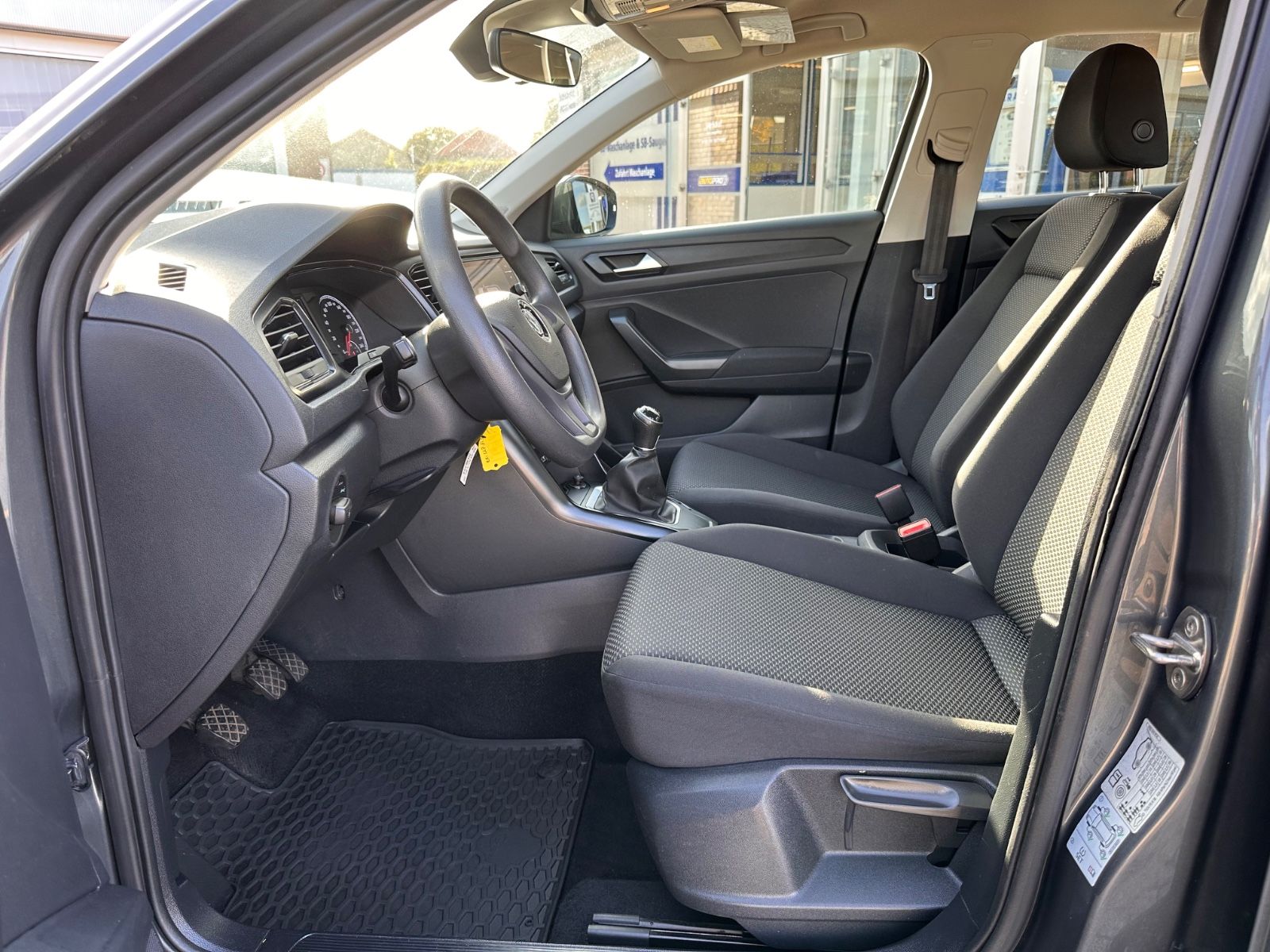 Fahrzeugabbildung Volkswagen T-Roc 1.0 TSI AHK/Navi/APP/PDC/GJR/LM 16"