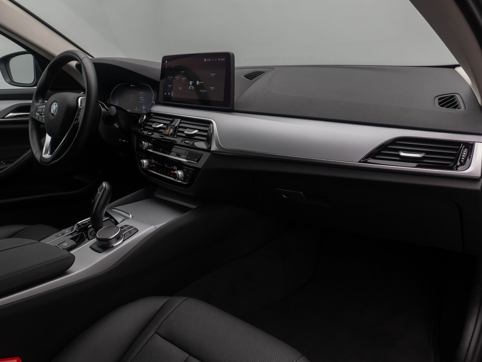 Fahrzeugabbildung BMW 530e Alarm DAB Kamera HiFi Leder Sport 18Zoll