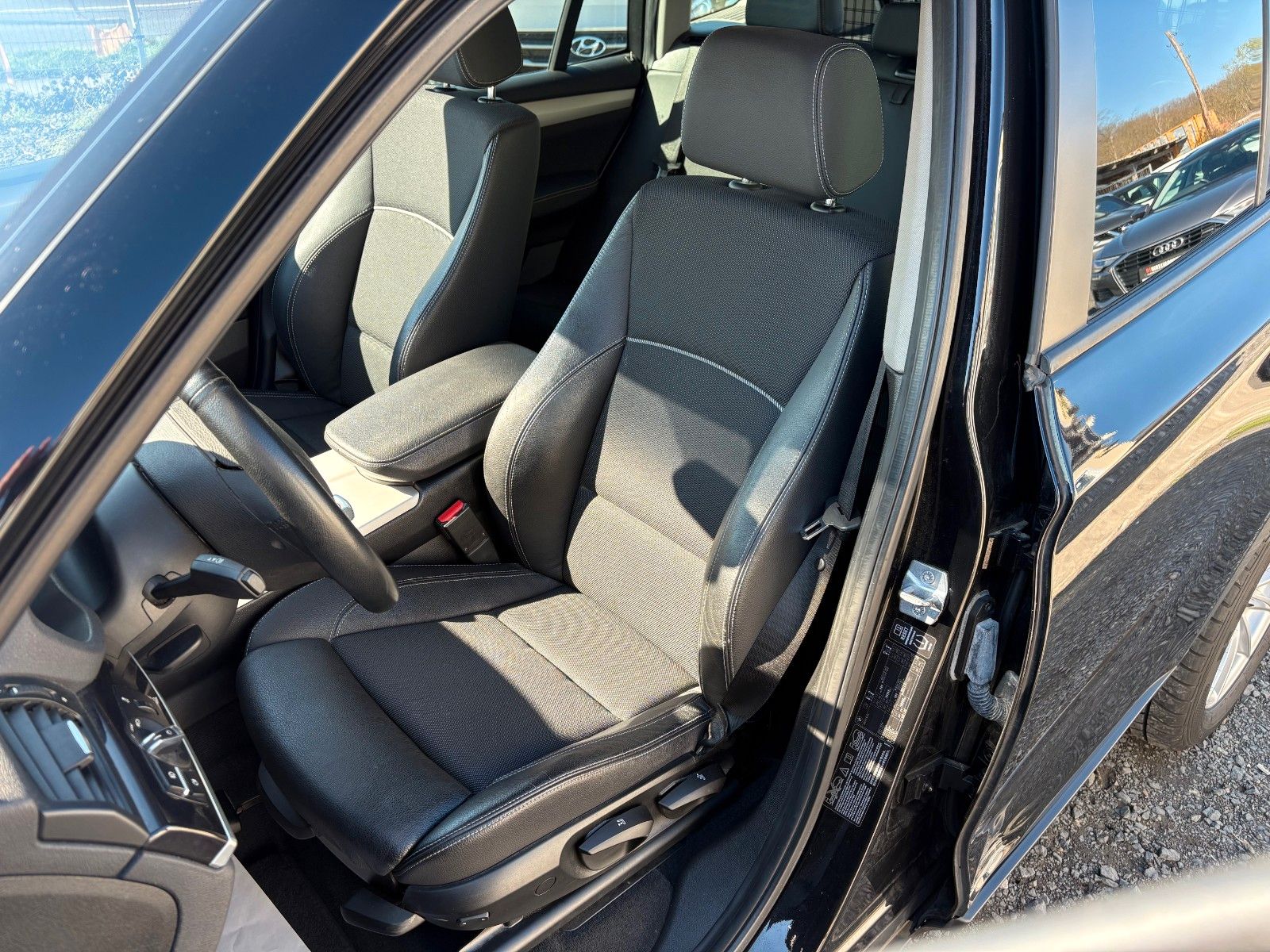 Fahrzeugabbildung BMW X3 xDrive20d Aut. Navi Xenon SPORTSITZE Leder PD