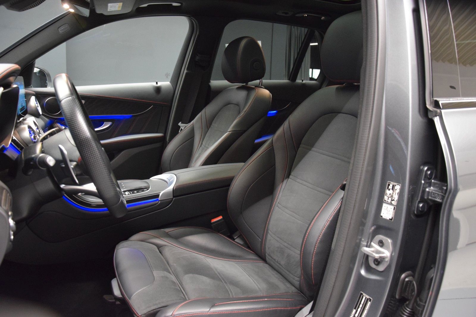 Fahrzeugabbildung Mercedes-Benz GLC 43 AMG 4Matic Pano ACC Ambiente 360° 21 Zoll