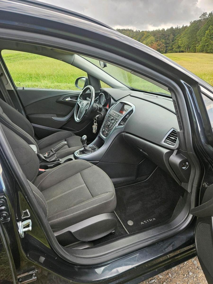 Opel Astra 2015 — photo 9