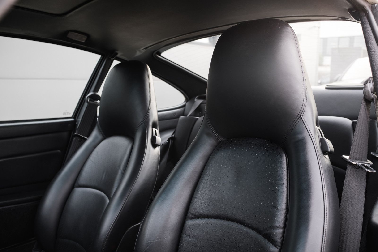 Fahrzeugabbildung Porsche 993/911 Carrera Coupé DAB-Tuner-Navigation