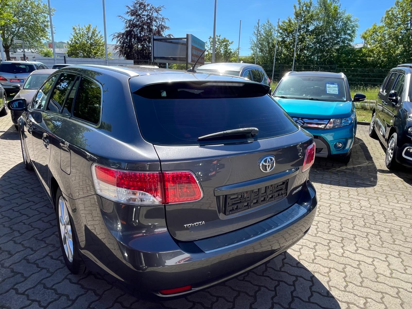 Toyota Avensis 2011 — photo 16