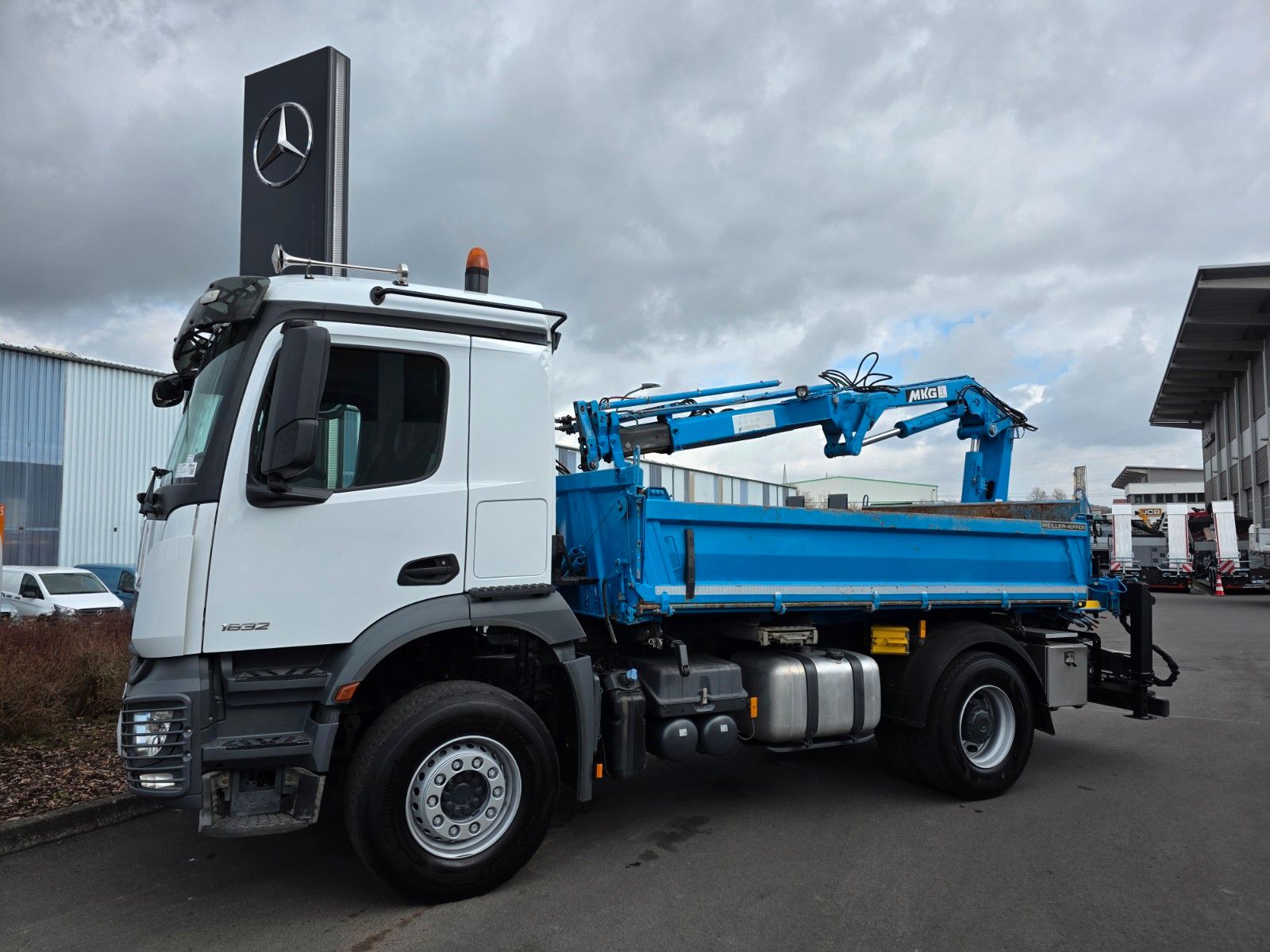 Fahrzeugabbildung Mercedes-Benz Arocs 1832 KK 4x2 Kran MKG HLK 116 A3 Funk