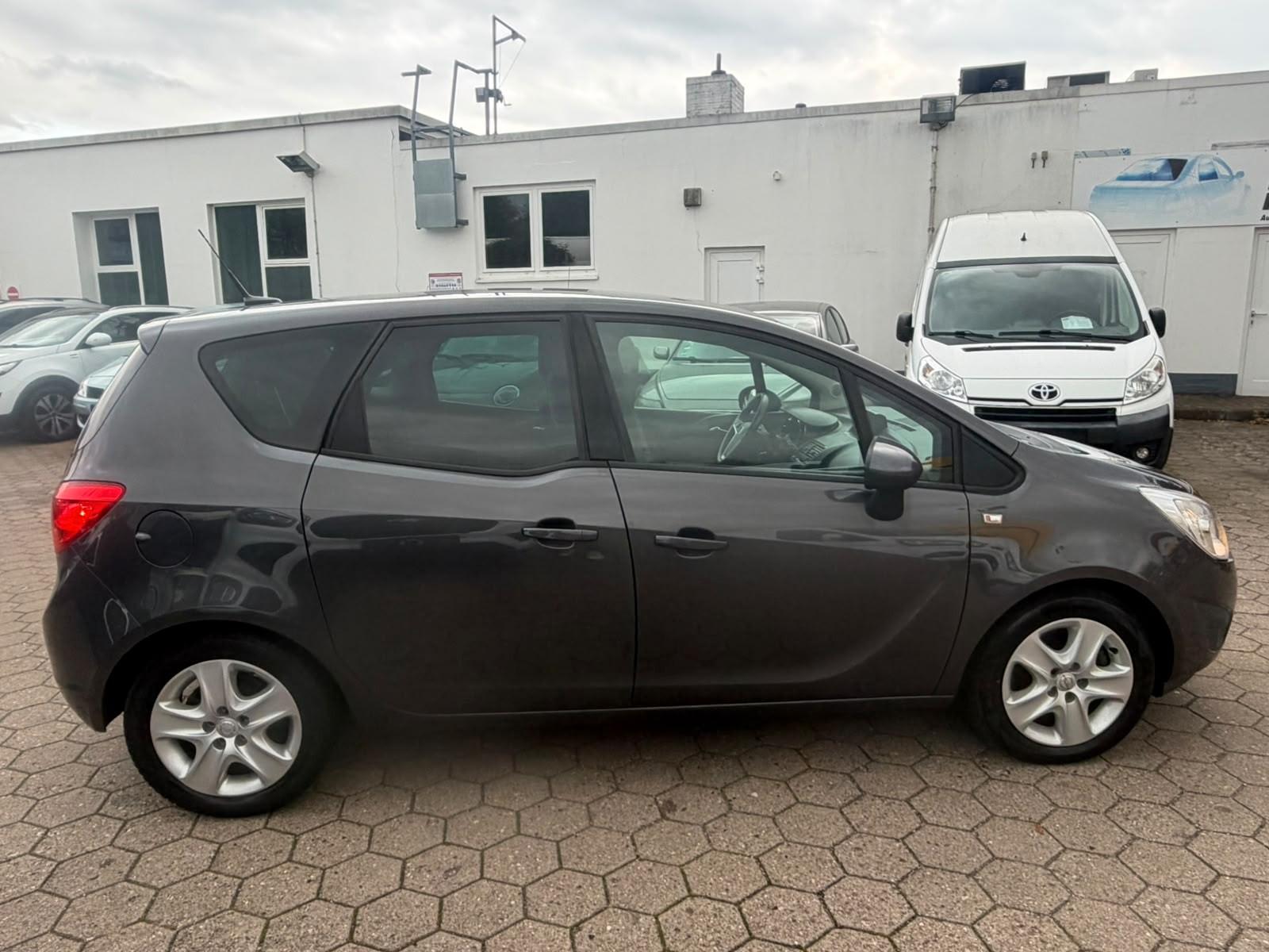 Opel Meriva 2011 — photo 7