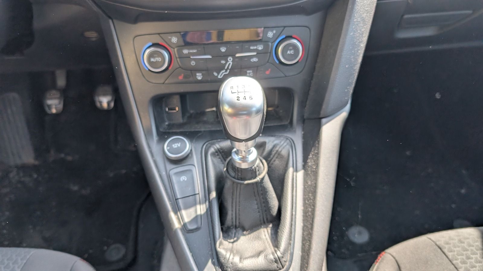 Fahrzeugabbildung Ford Focus Turnier 1.0 eco Boost * beh. FS * SHZ * PD